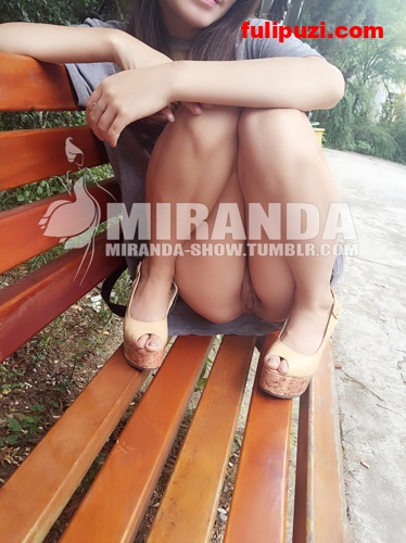 tumblr绝版系列：免费贴！女生miranda-show商场人前大胆露出【16P+2V/22M】